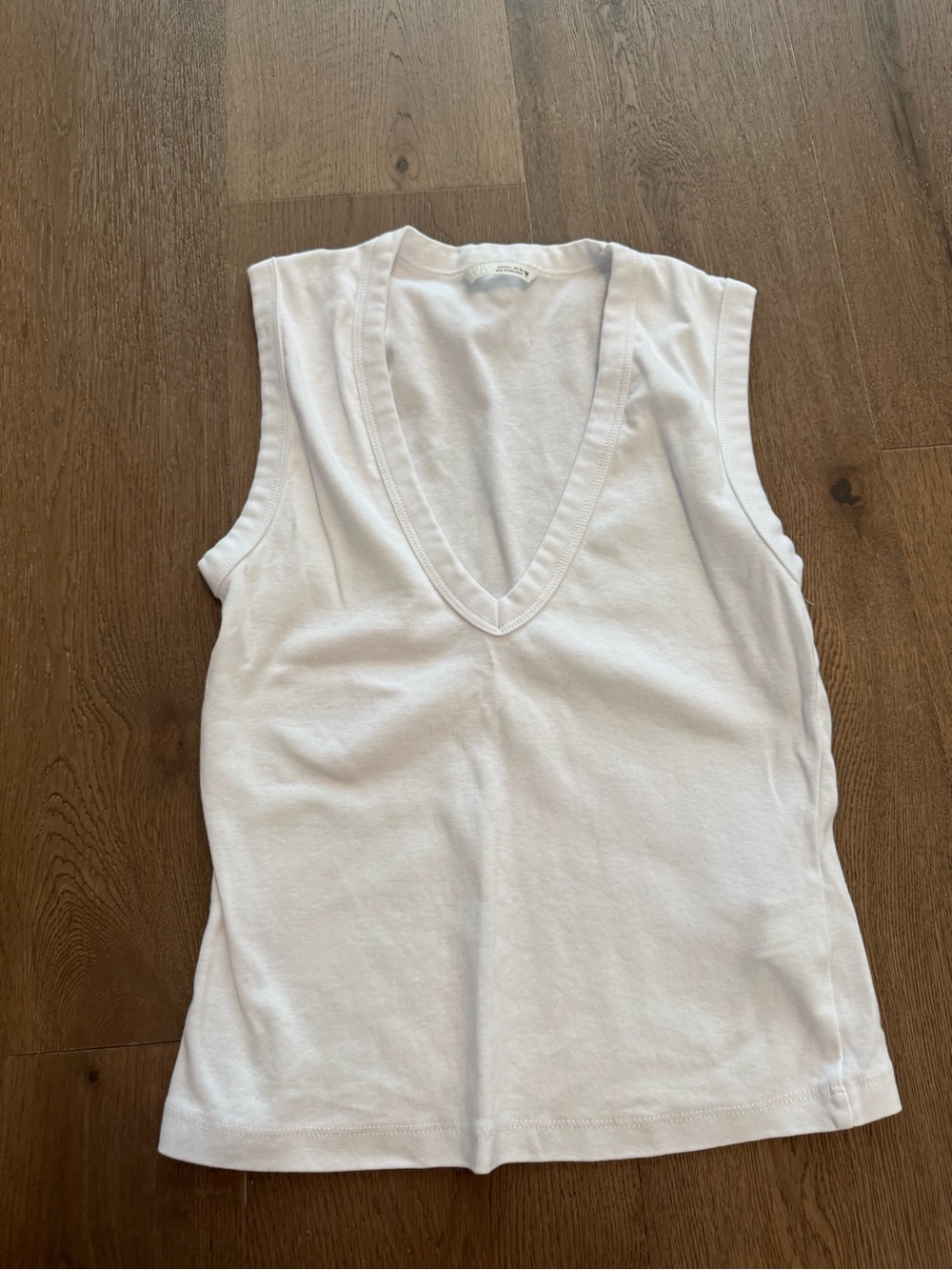 Zara White V-Neck Sleeveless Tank